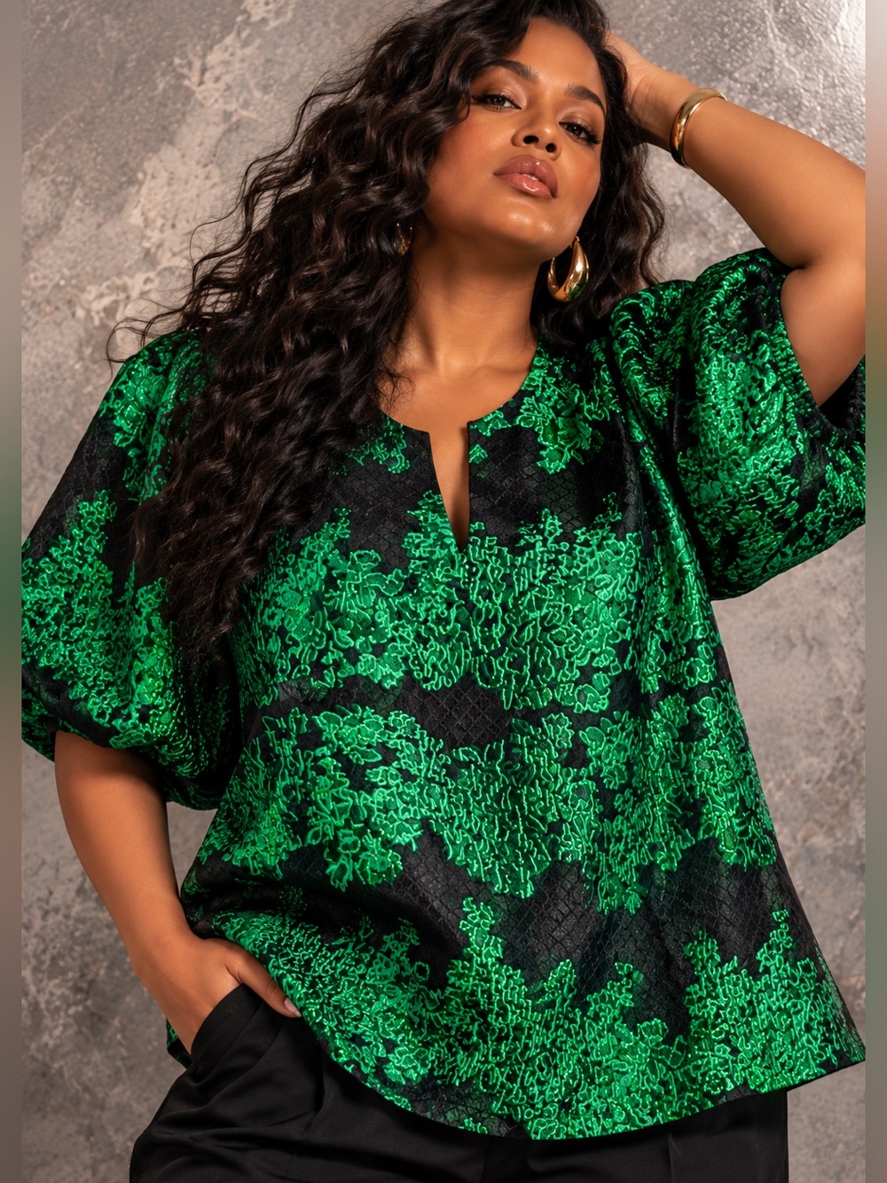 NWT SugarLips Curve Women's 2X Green and Black Floral Jacquard Top with V-Neck